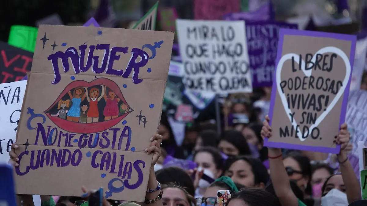 Línea Mujeres víctimas feminicidio 